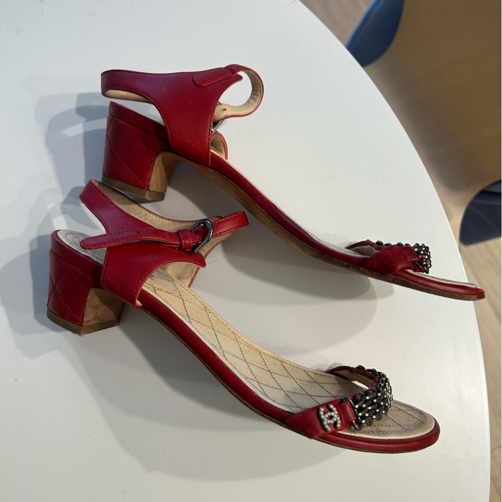 Chanel kitten heels
